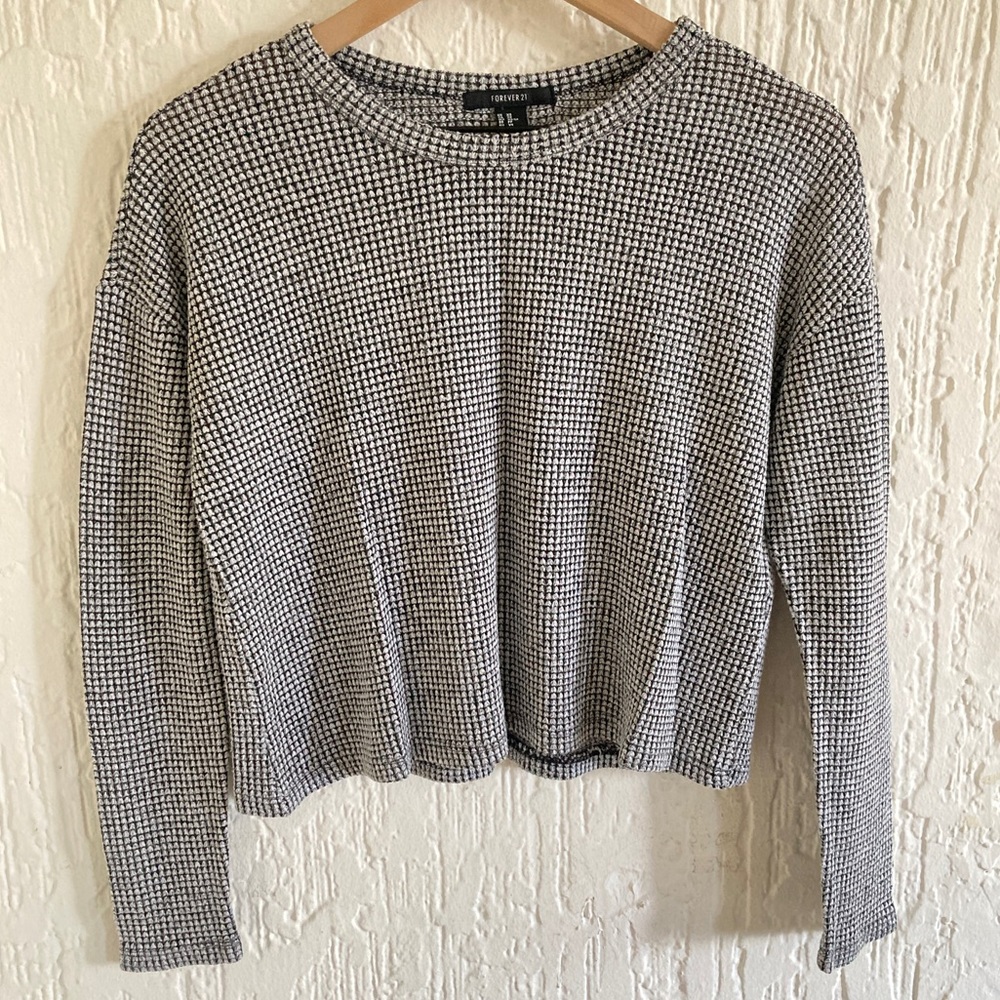 Forever 21 Black and White Gray Print Long Sleeve Crop Boxy Shirt Size XS